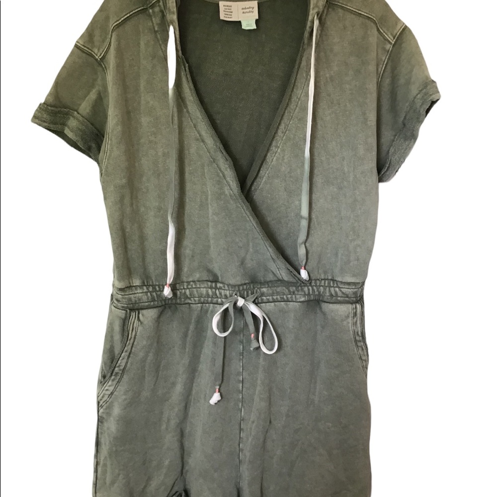 Saturday Sunday by Anthropologie Kendall Hooded Romper Sz L green comfy lounge
